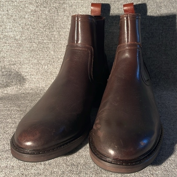 RODD & GUNN Dargaville Chelsea Boots. NEW